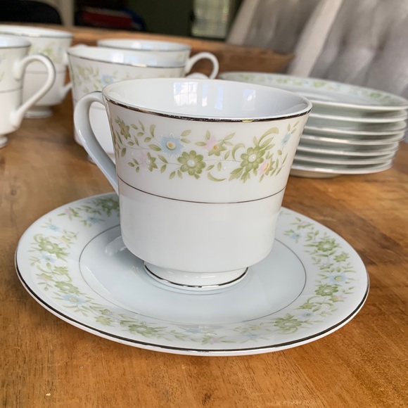 Royal Wentworth Pauline Teacup and Saucer - Picture 2 of 13